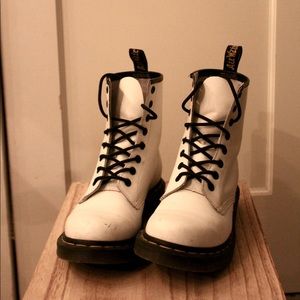 Dr Marten 1460 8 Eye Boot in White